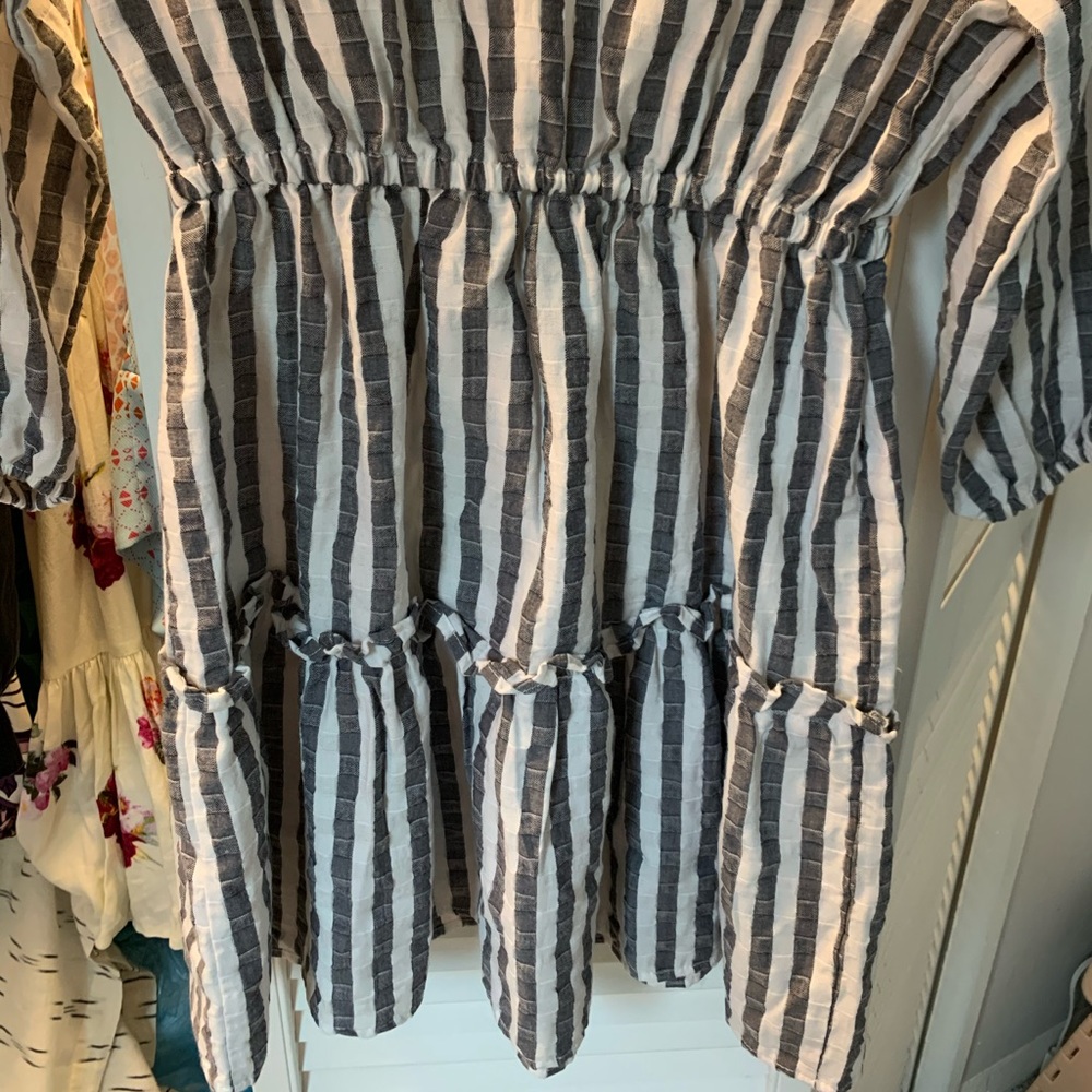 Heroes and Dreamers V-Neck Tiered Mini dress - Picture 5 of 6